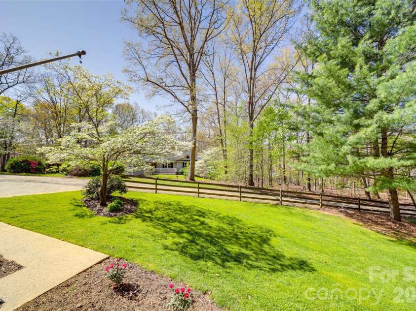 24 Oakwood Road, Candler, NC 28715.  MLS# CAR4343043, YatesRealty ID 10718. 