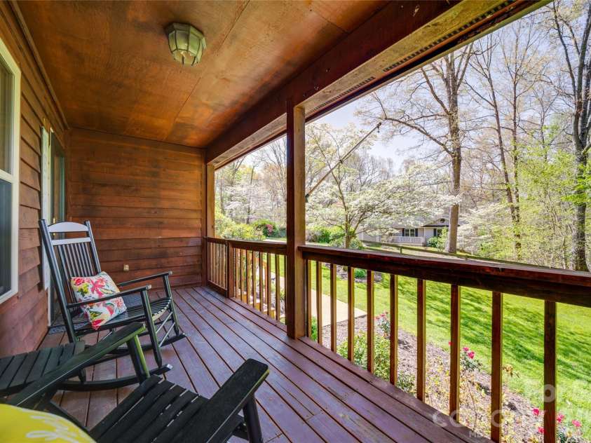 24 Oakwood Road, Candler, NC 28715.  MLS# CAR4343043, YatesRealty ID 10718. 