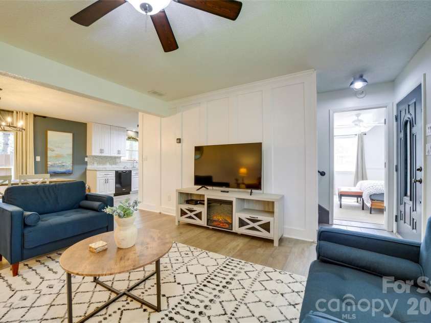 24 Oakwood Road, Candler, NC 28715.  MLS# CAR4343043, YatesRealty ID 10718. 