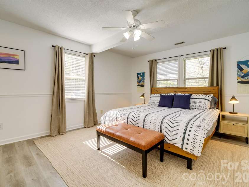 24 Oakwood Road, Candler, NC 28715.  MLS# CAR4343043, YatesRealty ID 10718. 