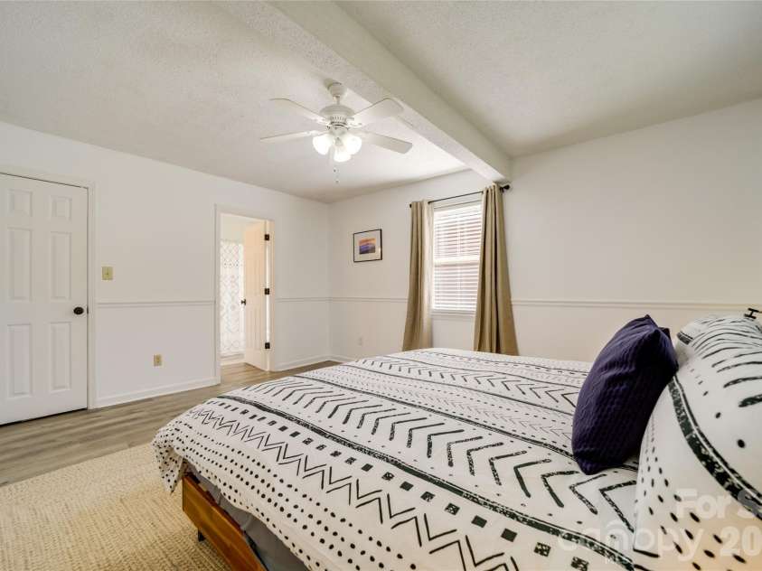 24 Oakwood Road, Candler, NC 28715.  MLS# CAR4343043, YatesRealty ID 10718. 