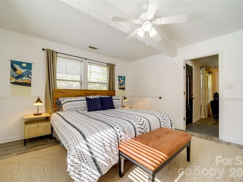 24 Oakwood Road, Candler, NC 28715.  MLS# CAR4343043, YatesRealty ID 10718. 