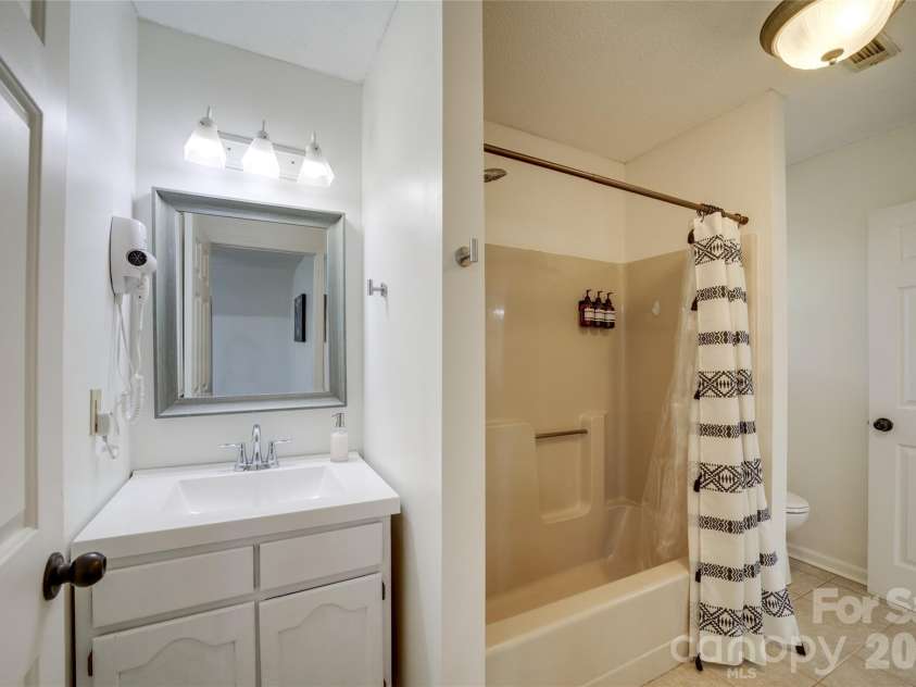 24 Oakwood Road, Candler, NC 28715.  MLS# CAR4343043, YatesRealty ID 10718. 