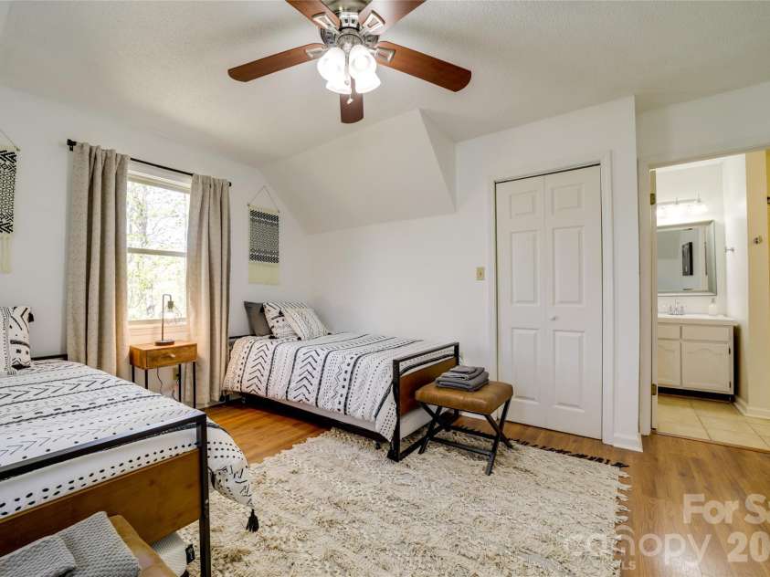 24 Oakwood Road, Candler, NC 28715.  MLS# CAR4343043, YatesRealty ID 10718. 