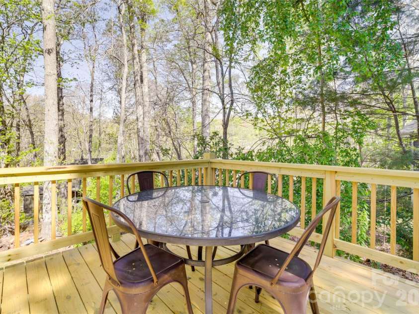 24 Oakwood Road, Candler, NC 28715.  MLS# CAR4343043, YatesRealty ID 10718. 