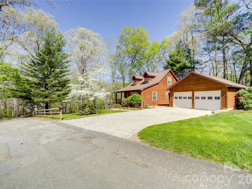 24 Oakwood Road, Candler, NC 28715.  MLS# CAR4343043, YatesRealty ID 10718. 