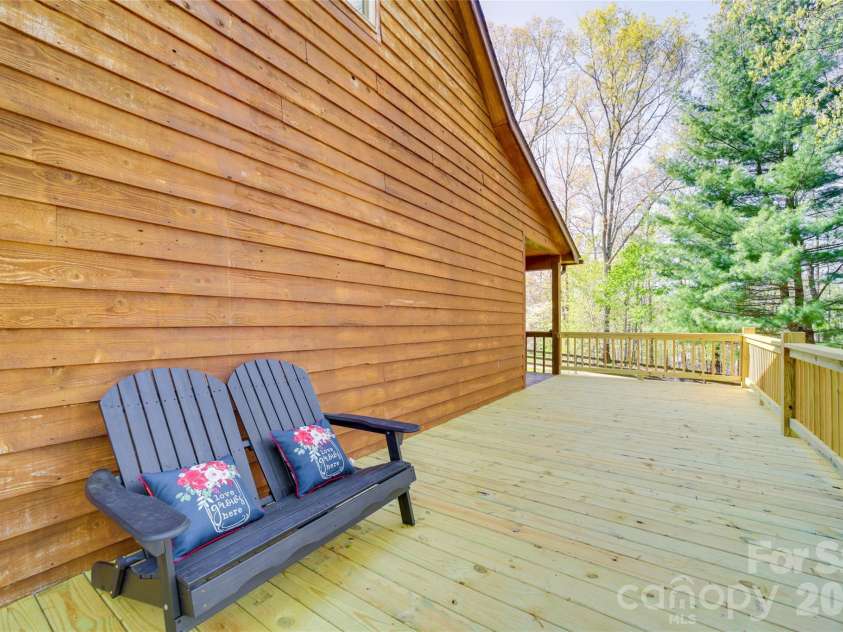 24 Oakwood Road, Candler, NC 28715.  MLS# CAR4343043, YatesRealty ID 10718. 