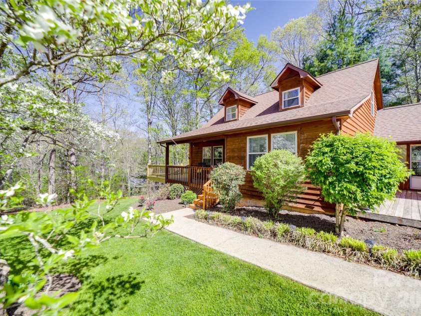 24 Oakwood Road, Candler, NC 28715.  MLS# CAR4343043, YatesRealty ID 10718. 