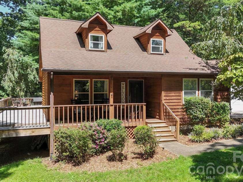 24 Oakwood Road, Candler, NC 28715.  MLS# CAR4415406, YatesRealty ID 10718. 