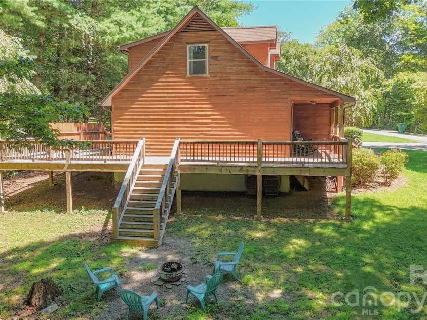 24 Oakwood Road, Candler, NC 28715.  MLS# CAR4415406, YatesRealty ID 10718. 