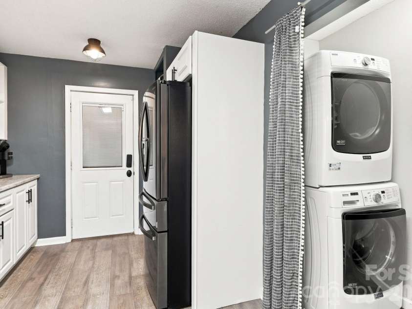 24 Oakwood Road, Candler, NC 28715.  MLS# CAR4415406, YatesRealty ID 10718. 