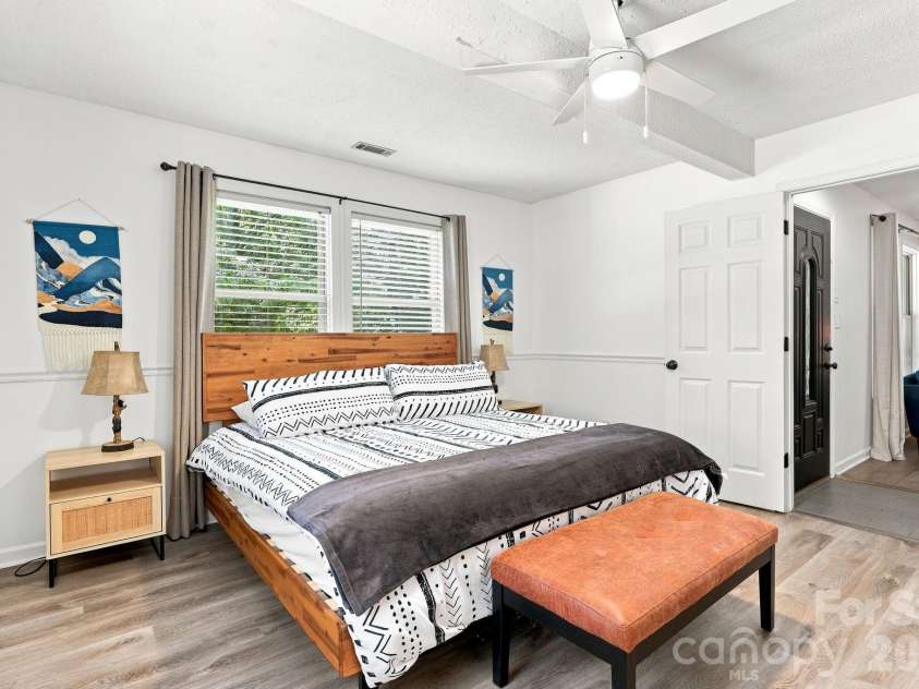 24 Oakwood Road, Candler, NC 28715.  MLS# CAR4415406, YatesRealty ID 10718. 