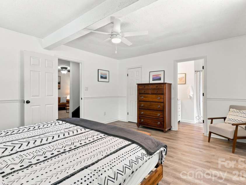 24 Oakwood Road, Candler, NC 28715.  MLS# CAR4415406, YatesRealty ID 10718. 