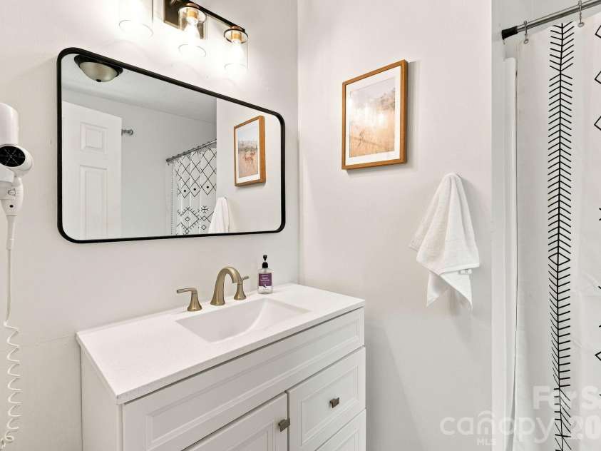 24 Oakwood Road, Candler, NC 28715.  MLS# CAR4415406, YatesRealty ID 10718. 