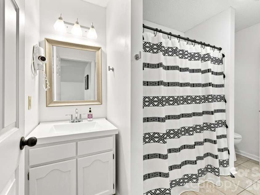 24 Oakwood Road, Candler, NC 28715.  MLS# CAR4415406, YatesRealty ID 10718. 