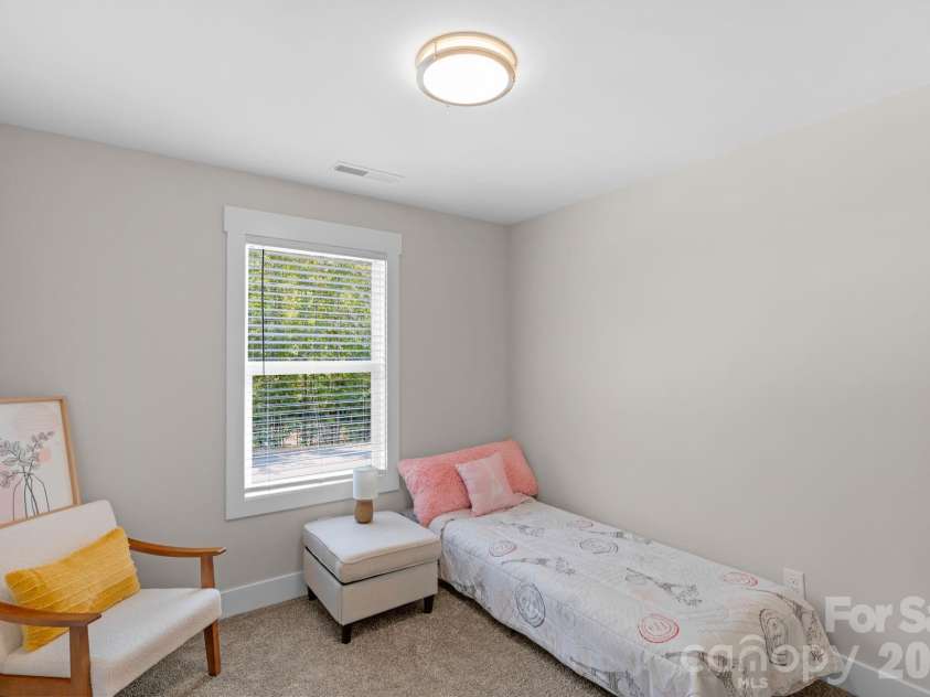 953 Hardin Drive, Shelby, NC 28150.  MLS# CAR4254368, YatesRealty ID 10718. Bed 1