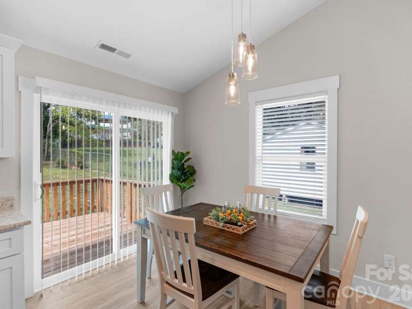 953 Hardin Drive, Shelby, NC 28150.  MLS# CAR4254368, YatesRealty ID 10718. Eating area
