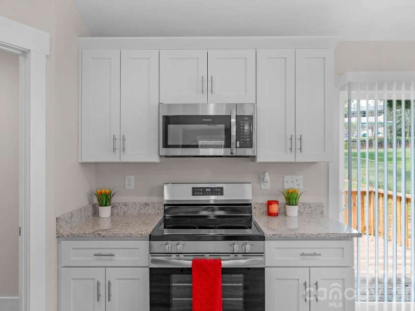 953 Hardin Drive, Shelby, NC 28150.  MLS# CAR4254368, YatesRealty ID 10718. Gorgeous kitchen