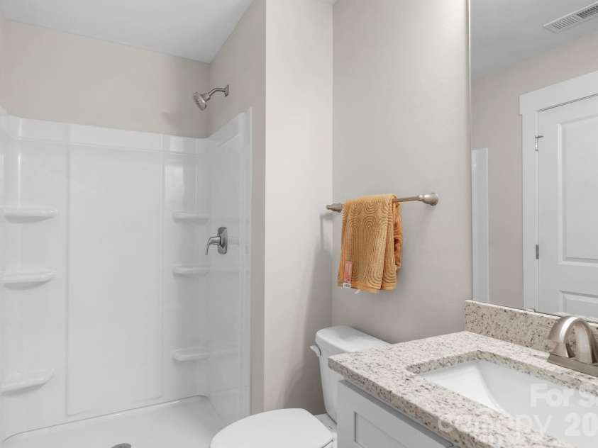 953 Hardin Drive, Shelby, NC 28150.  MLS# CAR4254368, YatesRealty ID 10718. Primary bath