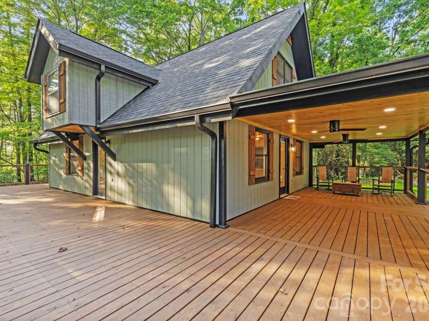 327 Flat Ridge Drive, Lake Toxaway, NC 28774.  MLS# CAR4364650, YatesRealty ID 10719. Deck