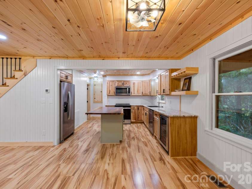 327 Flat Ridge Drive, Lake Toxaway, NC 28774.  MLS# CAR4364650, YatesRealty ID 10719. Open floor concept