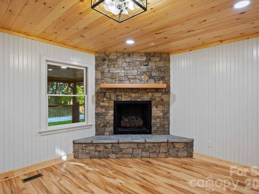 327 Flat Ridge Drive, Lake Toxaway, NC 28774.  MLS# CAR4364650, YatesRealty ID 10719. Ventless gas logs