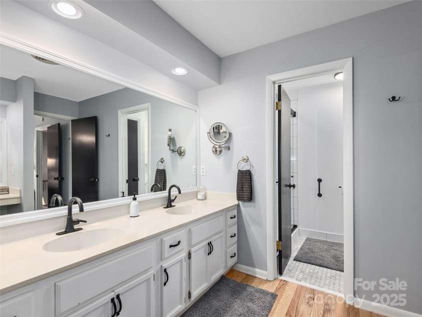 521 Crowfields Lane, Asheville, NC 28803.  MLS# CAR4246106, YatesRealty ID 10719. Primary Bathroom Vanity
