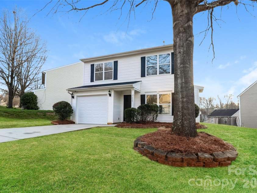 7420 Lady Liberty Lane, Charlotte, NC 28217.  MLS# CAR4354378, YatesRealty ID 10719. 