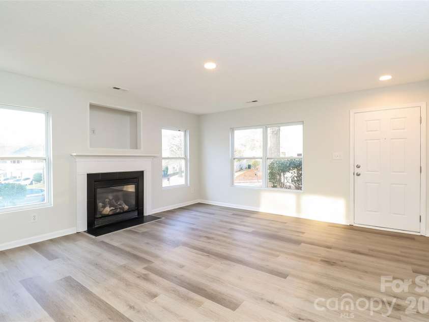 7420 Lady Liberty Lane, Charlotte, NC 28217.  MLS# CAR4354378, YatesRealty ID 10719. 