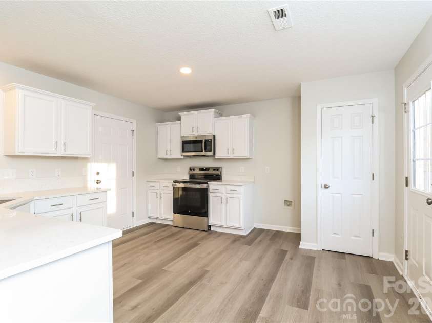 7420 Lady Liberty Lane, Charlotte, NC 28217.  MLS# CAR4354378, YatesRealty ID 10719. 