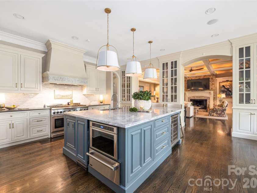 131 The Point Drive, Mooresville, NC 28117.  MLS# CAR4365432, YatesRealty ID 10720. Custom cabinets in kitchen