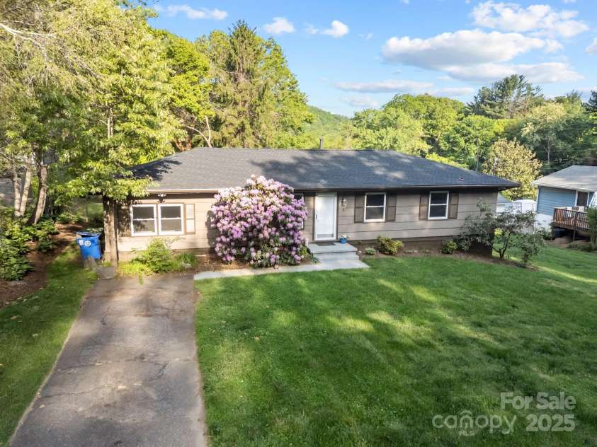 5 Hillview Road, Asheville, NC 28805.  MLS# CAR4254375, YatesRealty ID 10720. 