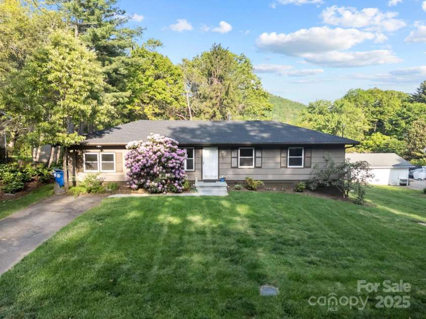 5 Hillview Road, Asheville, NC 28805.  MLS# CAR4254375, YatesRealty ID 10720. 