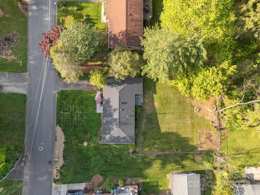 5 Hillview Road, Asheville, NC 28805.  MLS# CAR4254375, YatesRealty ID 10720. 