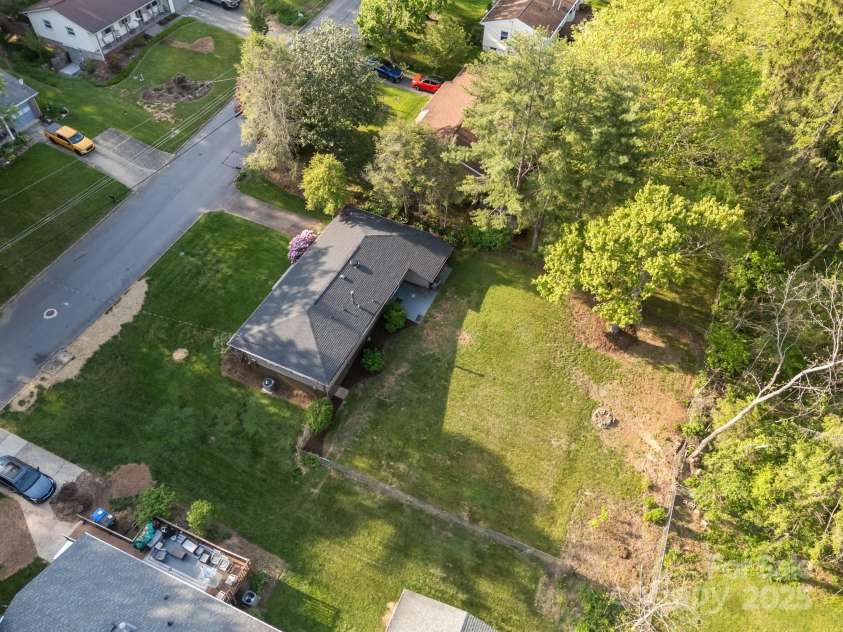 5 Hillview Road, Asheville, NC 28805.  MLS# CAR4254375, YatesRealty ID 10720. 