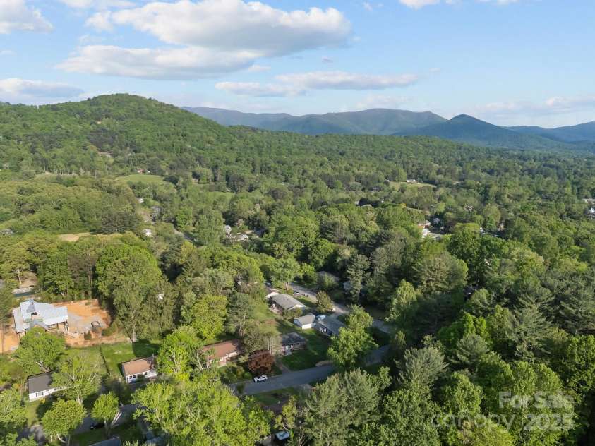 5 Hillview Road, Asheville, NC 28805.  MLS# CAR4254375, YatesRealty ID 10720. 
