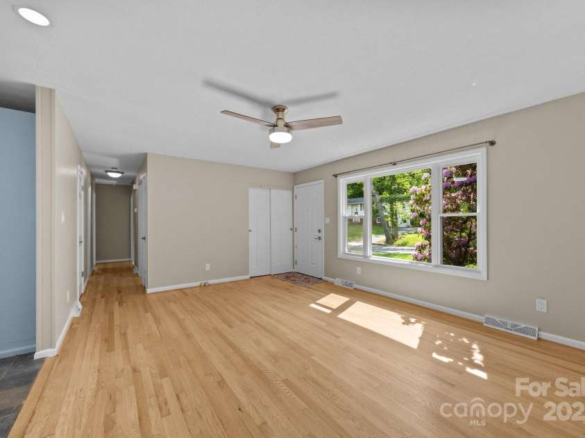 5 Hillview Road, Asheville, NC 28805.  MLS# CAR4254375, YatesRealty ID 10720. 