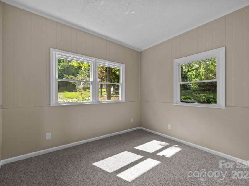 5 Hillview Road, Asheville, NC 28805.  MLS# CAR4254375, YatesRealty ID 10720. 