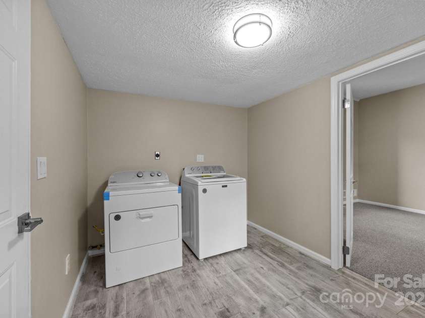 5 Hillview Road, Asheville, NC 28805.  MLS# CAR4254375, YatesRealty ID 10720. 