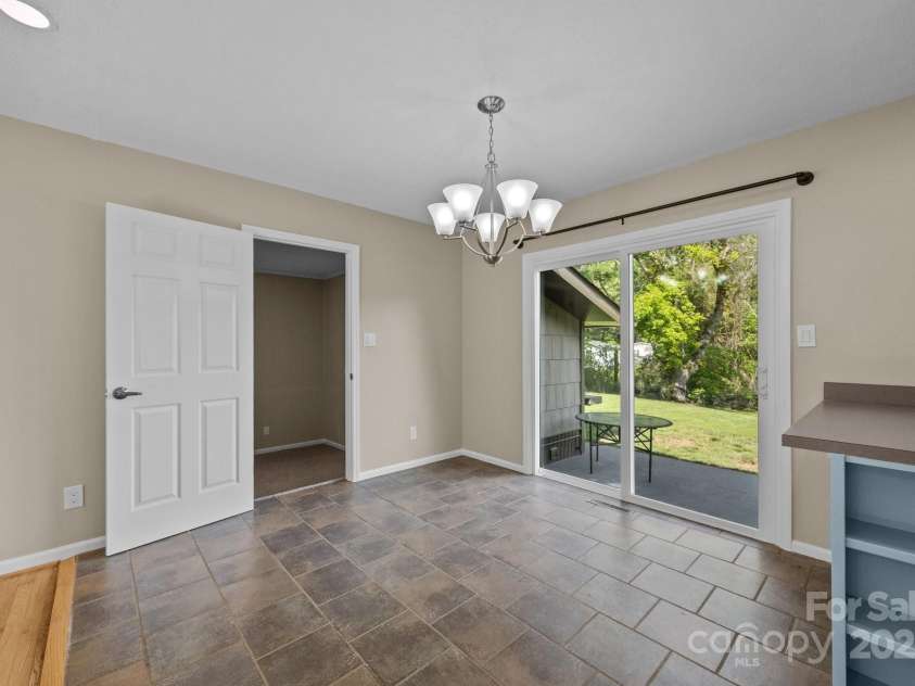 5 Hillview Road, Asheville, NC 28805.  MLS# CAR4254375, YatesRealty ID 10720. 