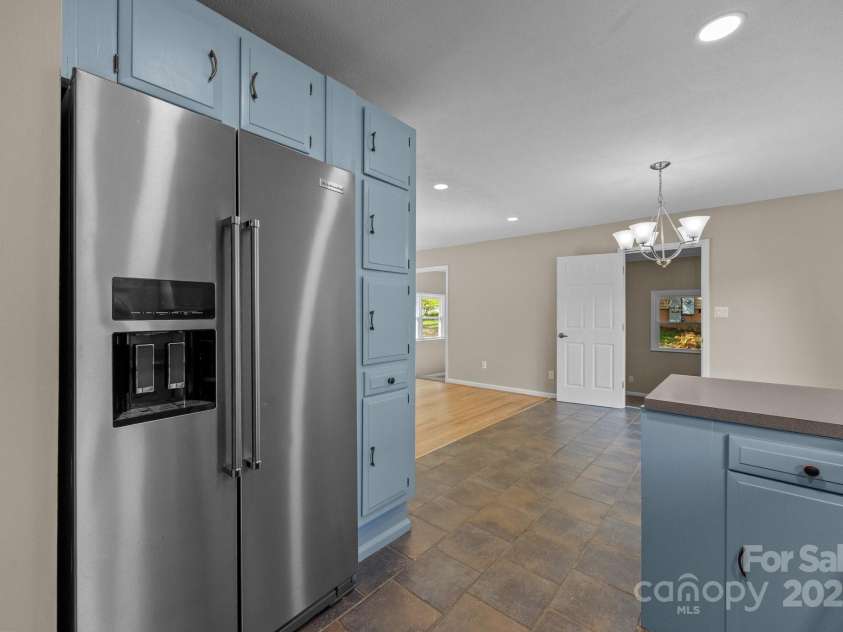 5 Hillview Road, Asheville, NC 28805.  MLS# CAR4254375, YatesRealty ID 10720. 