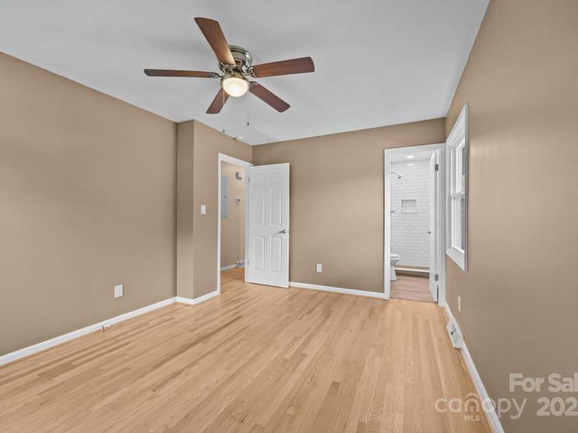 5 Hillview Road, Asheville, NC 28805.  MLS# CAR4254375, YatesRealty ID 10720. 