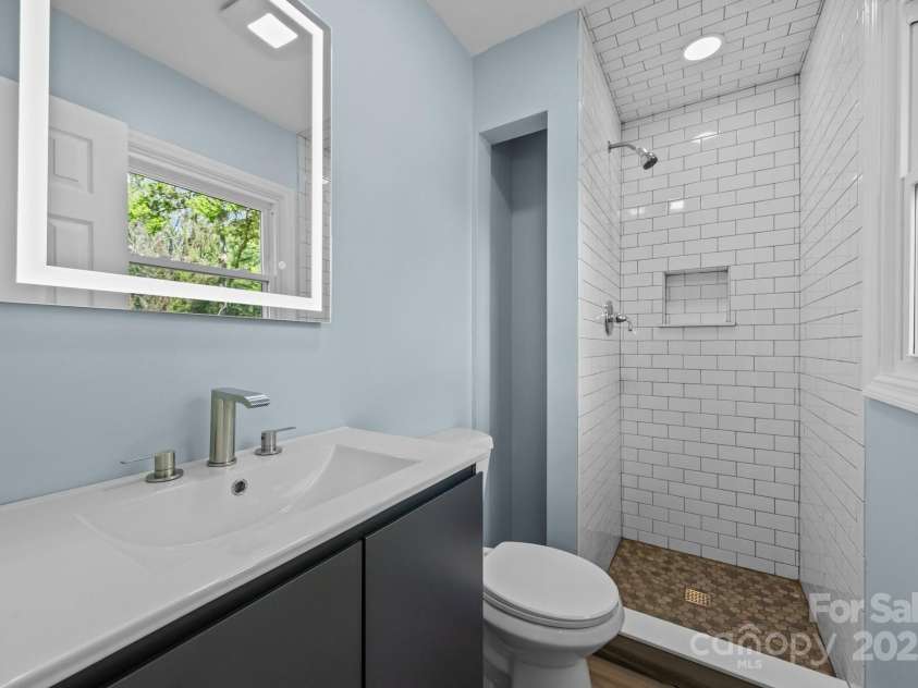 5 Hillview Road, Asheville, NC 28805.  MLS# CAR4254375, YatesRealty ID 10720. 