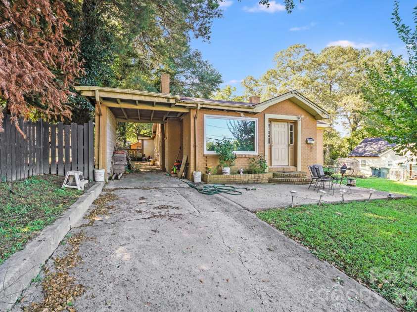 809 Mauney Avenue, Gastonia, NC 28052.  MLS# CAR4303780, YatesRealty ID 10720. 