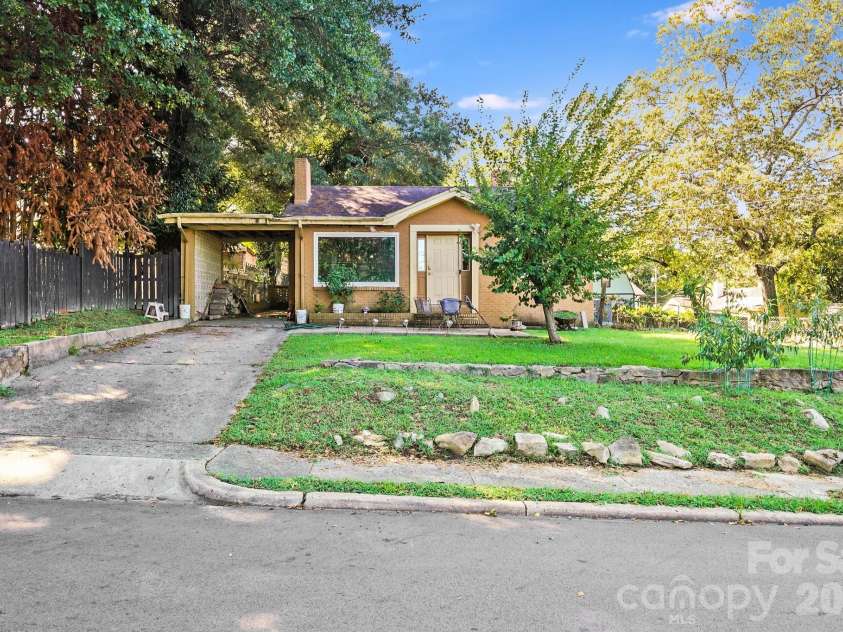 809 Mauney Avenue, Gastonia, NC 28052.  MLS# CAR4303780, YatesRealty ID 10720. 
