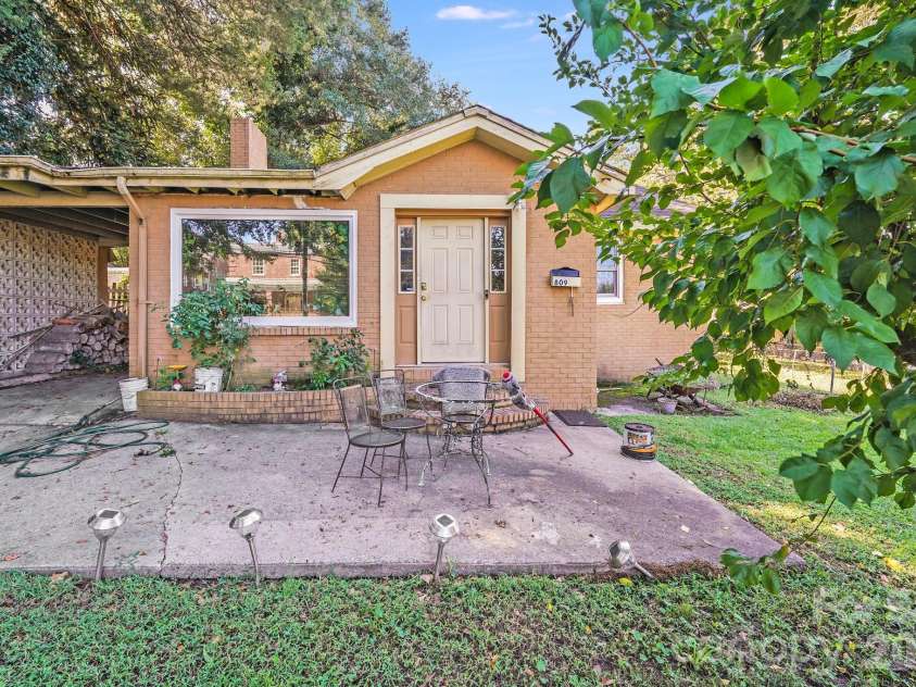 809 Mauney Avenue, Gastonia, NC 28052.  MLS# CAR4303780, YatesRealty ID 10720. 