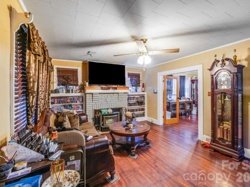 809 Mauney Avenue, Gastonia, NC 28052.  MLS# CAR4303780, YatesRealty ID 10720. 