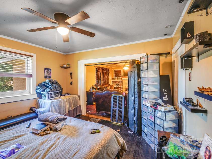 809 Mauney Avenue, Gastonia, NC 28052.  MLS# CAR4303780, YatesRealty ID 10720. 