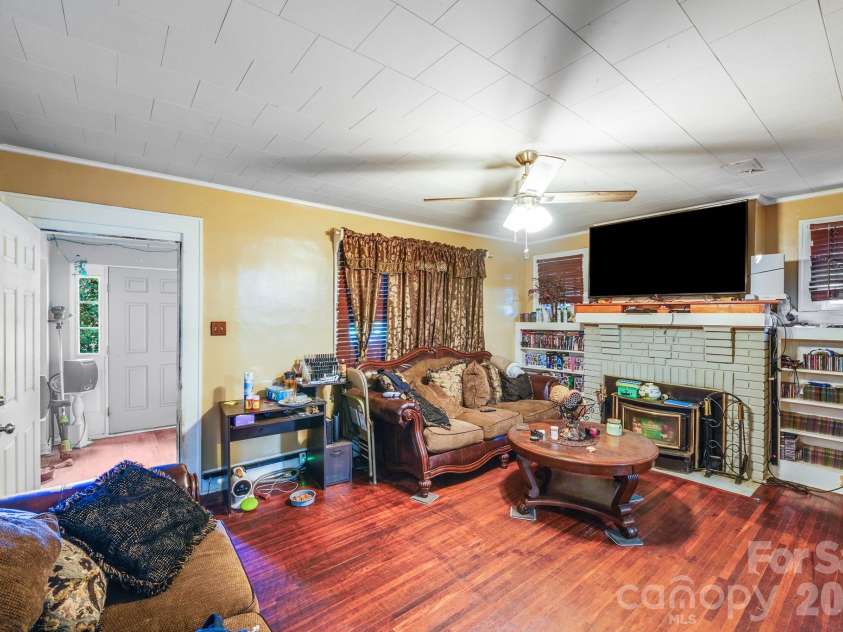 809 Mauney Avenue, Gastonia, NC 28052.  MLS# CAR4303780, YatesRealty ID 10720. 