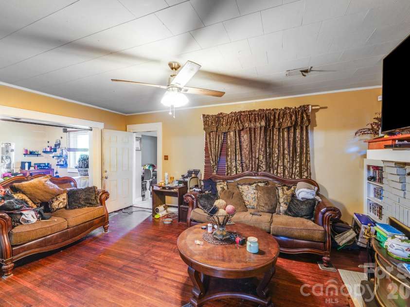 809 Mauney Avenue, Gastonia, NC 28052.  MLS# CAR4303780, YatesRealty ID 10720. 